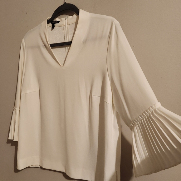 ESCADA EU 42 (US 12)‎ Winter White Pleated Bell Sleeve V-Neck Popover Blouse - Picture 5 of 7
